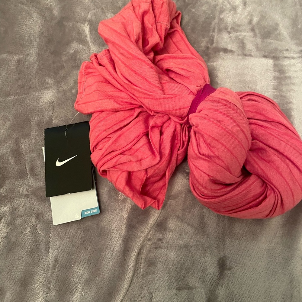 !! DO NOT BUY !!

NWT nike pink infinity scarf